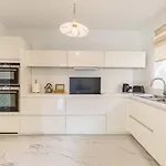 Stunning - Sunnyside 3-bedroom Apartmán *