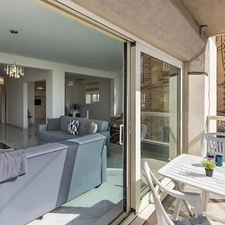 Stunning - Sunnyside 3-bedroom Sliema