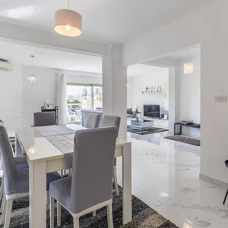 Stunning - Sunnyside 3-bedroom Sliema