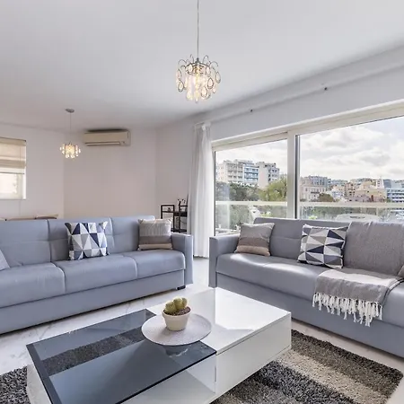 Stunning - Sunnyside 3-bedroom Apartament Sliema
